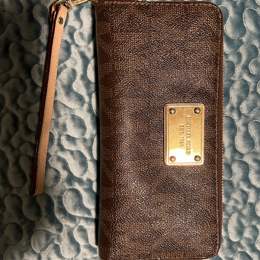 Michael Kors zip around wristlet